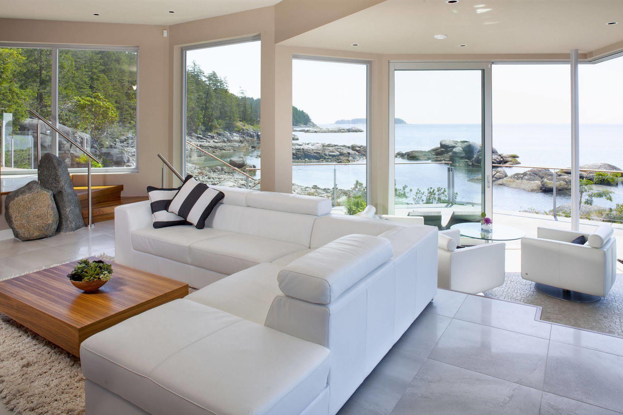 Pointhouse Suites On Sargeant Bay Halfmoon Bay Exterior photo